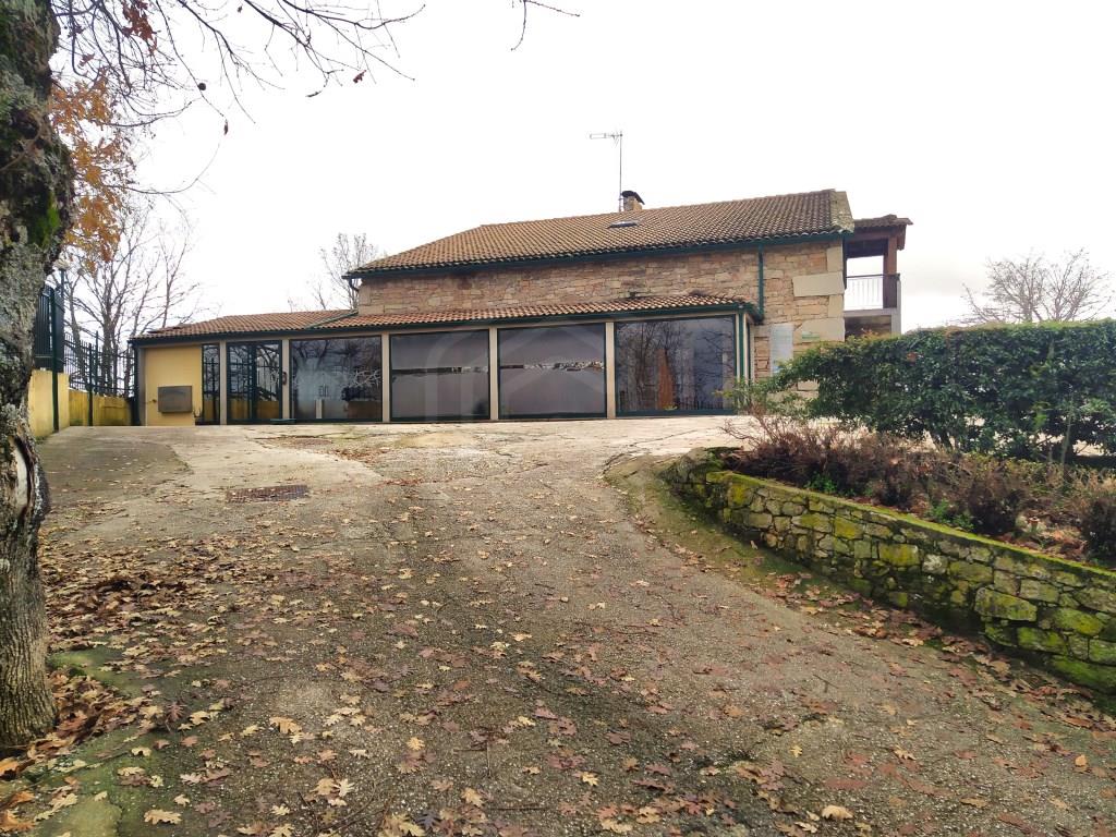 House T4 + Fully Equipped Restaurant for 150 people - Guarda