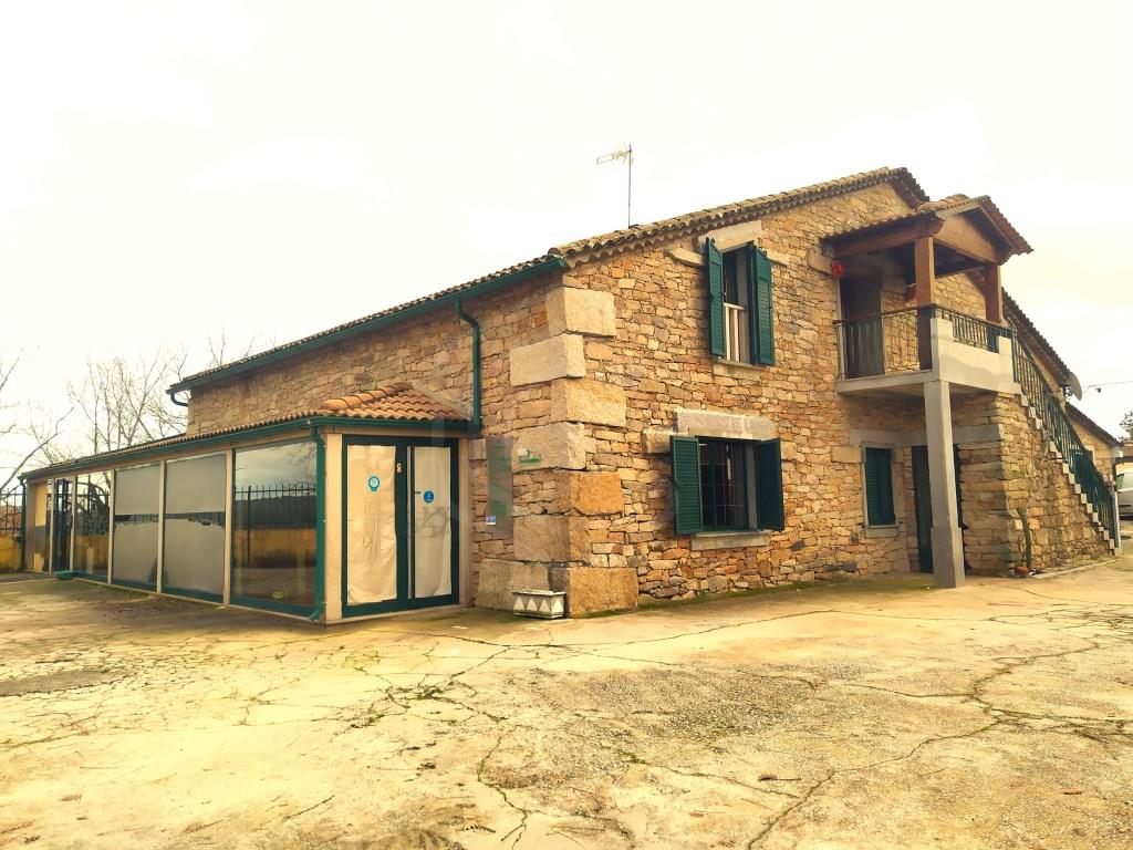 House T4 + Fully Equipped Restaurant for 150 people - Guarda
