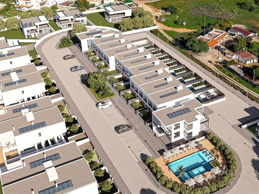 Moradia V4 Duplex em banda, piscina privativa, Ferragudo, Algarve