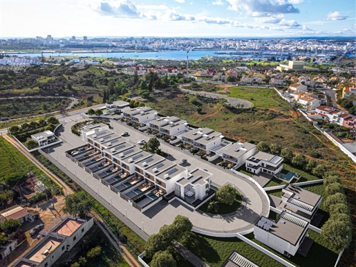 Moradia V4 Duplex em banda, piscina privativa, Ferragudo, Algarve