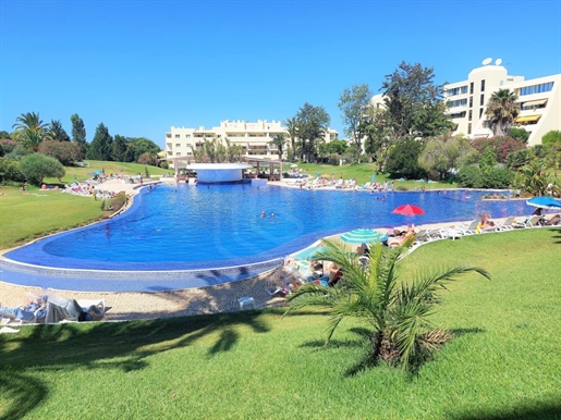1 bedroom apartment inserted in gated community with pool in Alvor, Portimão