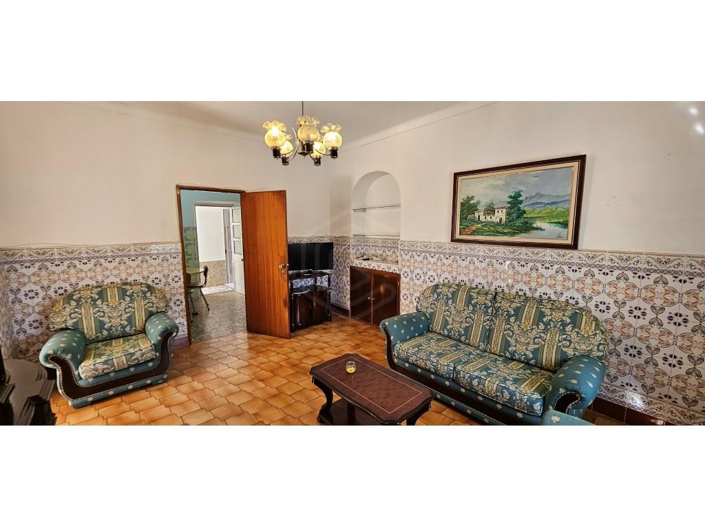 Purchase: House (8900)