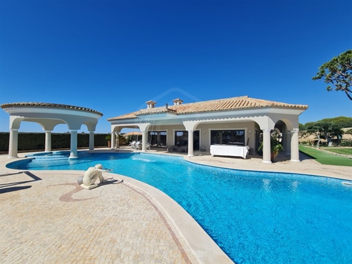 Magnificent 4+1 bedroom detached villa in Fonte Santa, Algarve