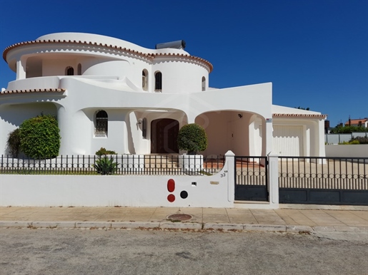 Detached T5 house, with swimming pool, close to the beach, Gambelas, Faro