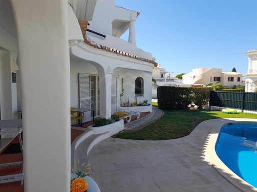 Detached T5 house, with swimming pool, close to the beach, Gambelas, Faro