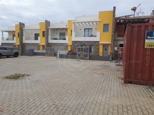 T4 townhouse, new with patio, Olhão, Algarve