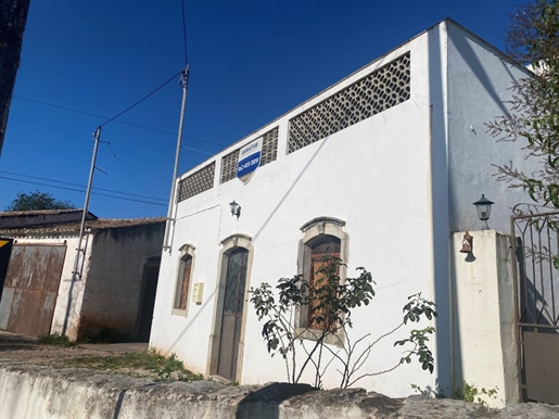 Moradia V4+1 com Potencial de Restauro em Porto Nobre, Loulé, Algarve