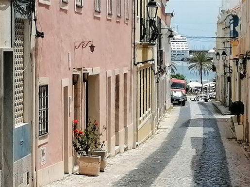Immeuble en bande de 3 étages et très bien situé, Portimão, Algarve