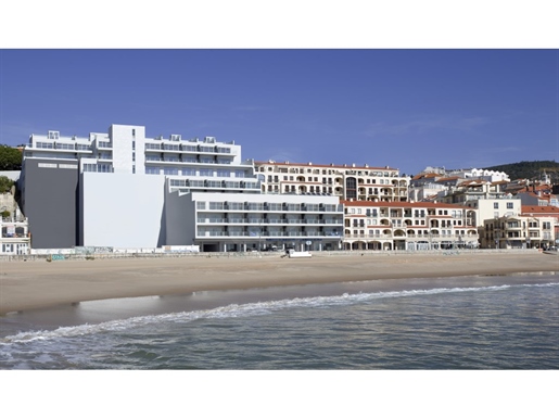 Studio with seaview pool and first line of the beach in Sesimbra