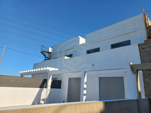 T4 townhouse, new with patio, Olhão, Algarve
