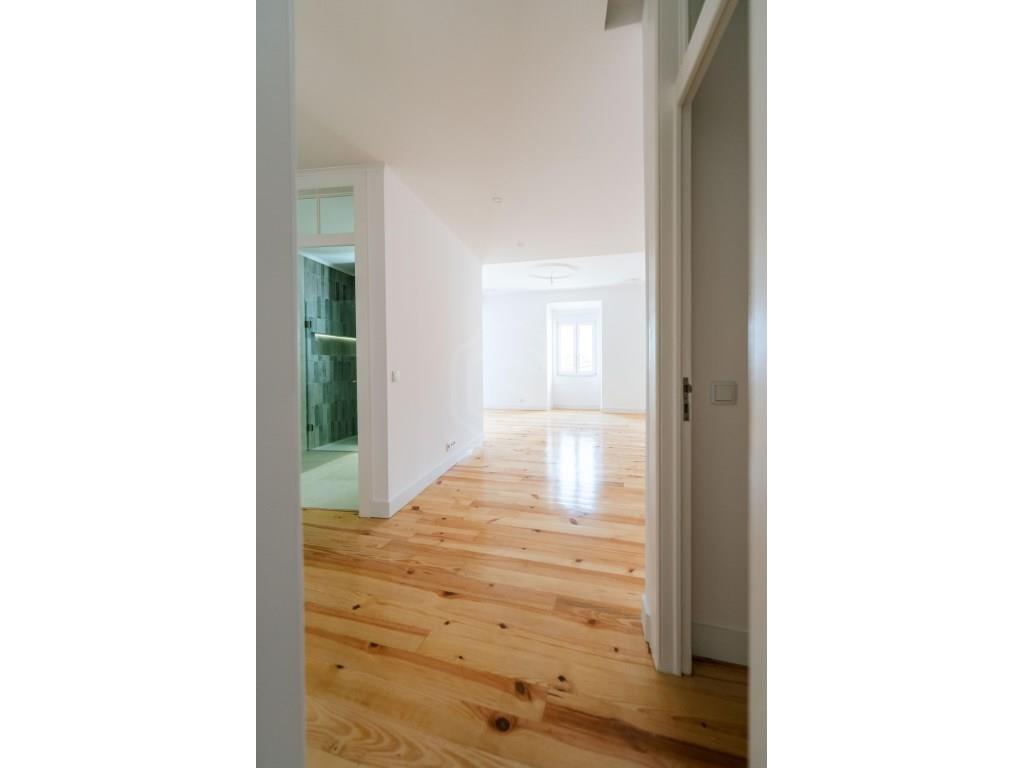 Apartment of 120 m2 with river view with approved project for 3 bedroom duplex with use of attic in