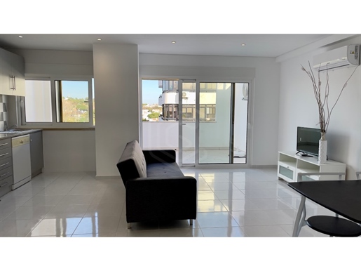 Fully renovated 2 bedroom flat in Quinta do Romão in Quarteira, Algarve
