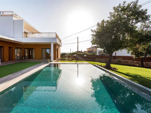 Moradia de arquitetura contemporânea T5 a poucos minutos de Almancil, Algarve