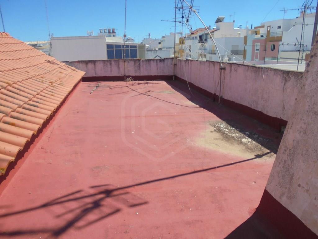 Building to recover, center, Vila Real de Santo António, Algarve