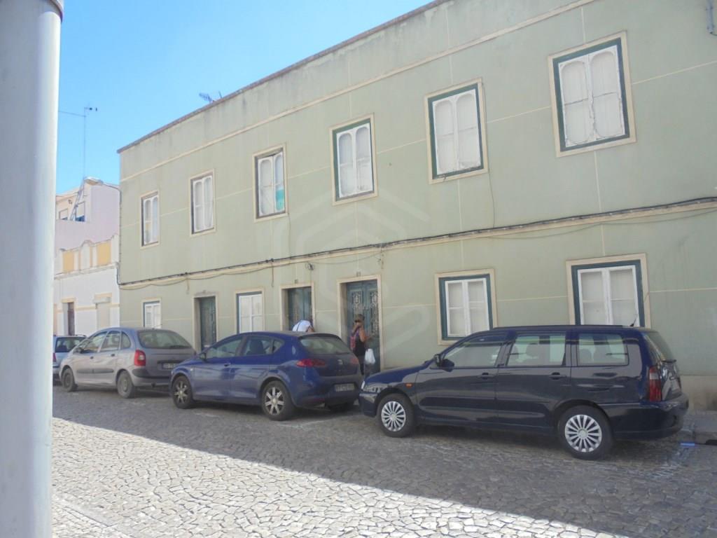 Building to recover, center, Vila Real de Santo António, Algarve