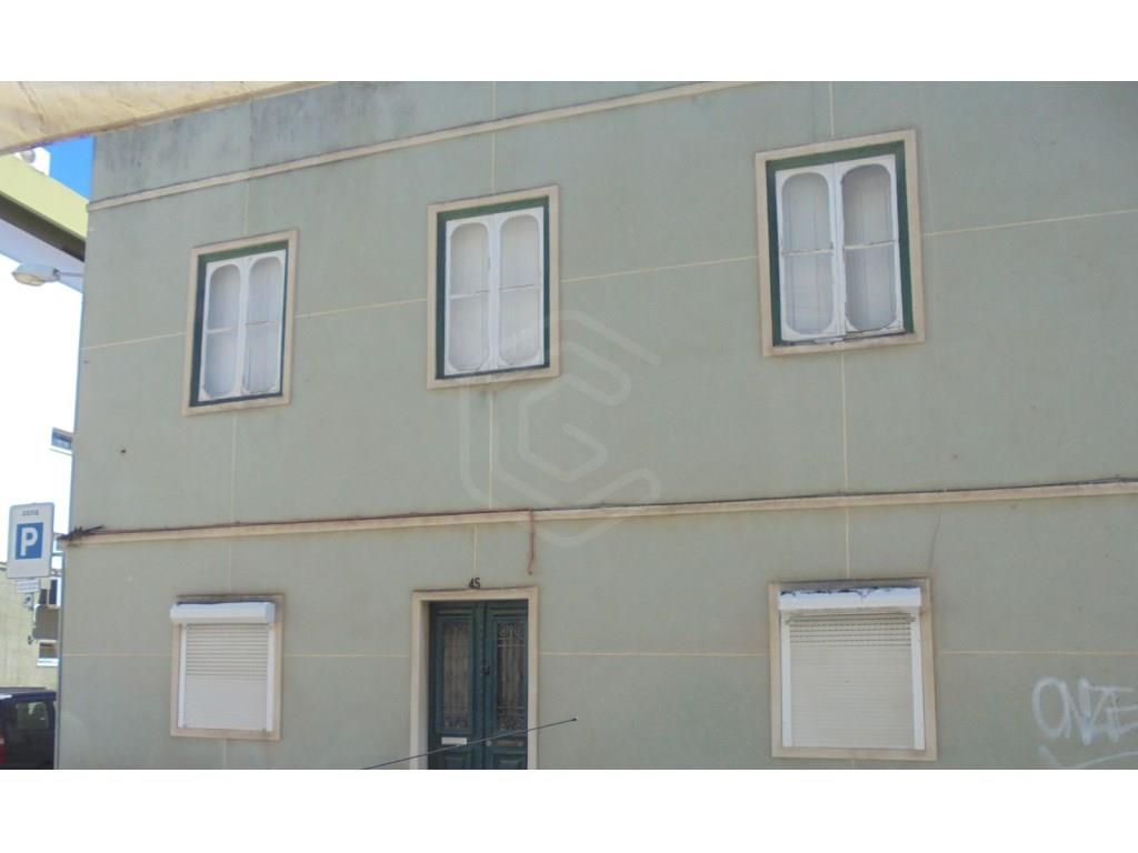 Building to recover, center, Vila Real de Santo António, Algarve