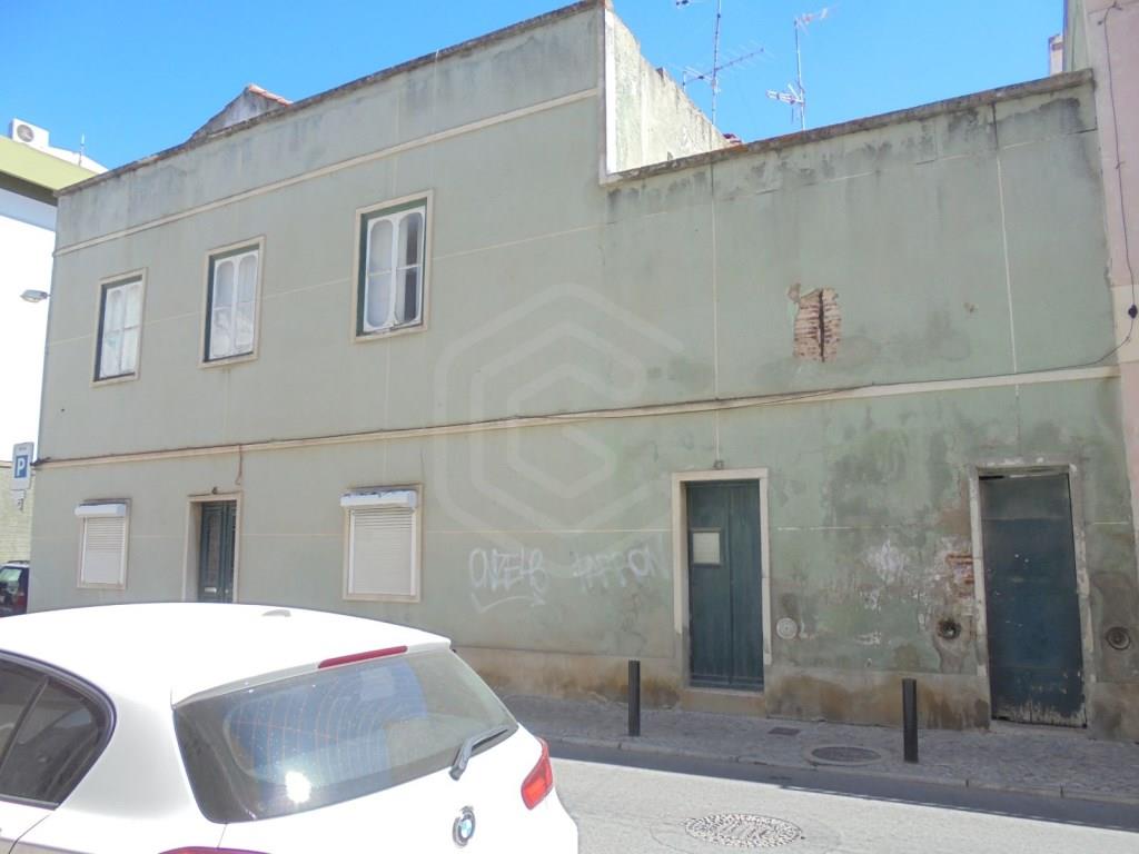 Building to recover, center, Vila Real de Santo António, Algarve