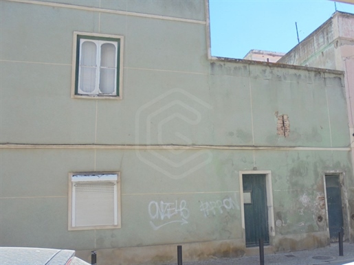 Building to recover, center, Vila Real de Santo António, Algarve