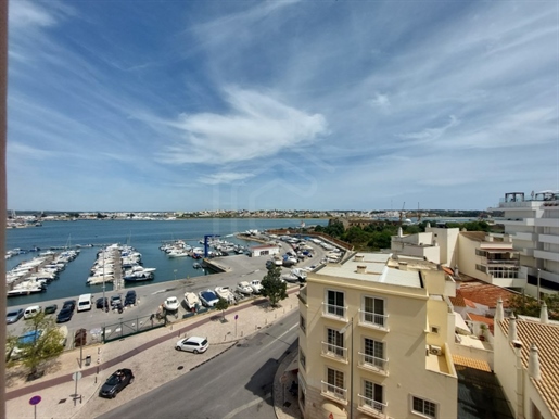 3 bedroom flat, with a beautiful view of the Arade River and close to the charming riverside area of