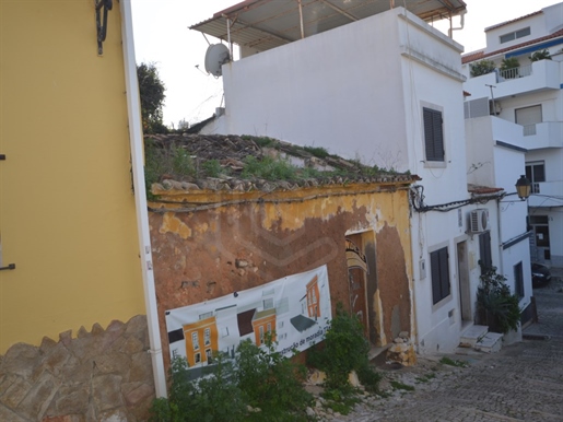 Dom do odzyskania w historycznym centrum Loulé w Algarve