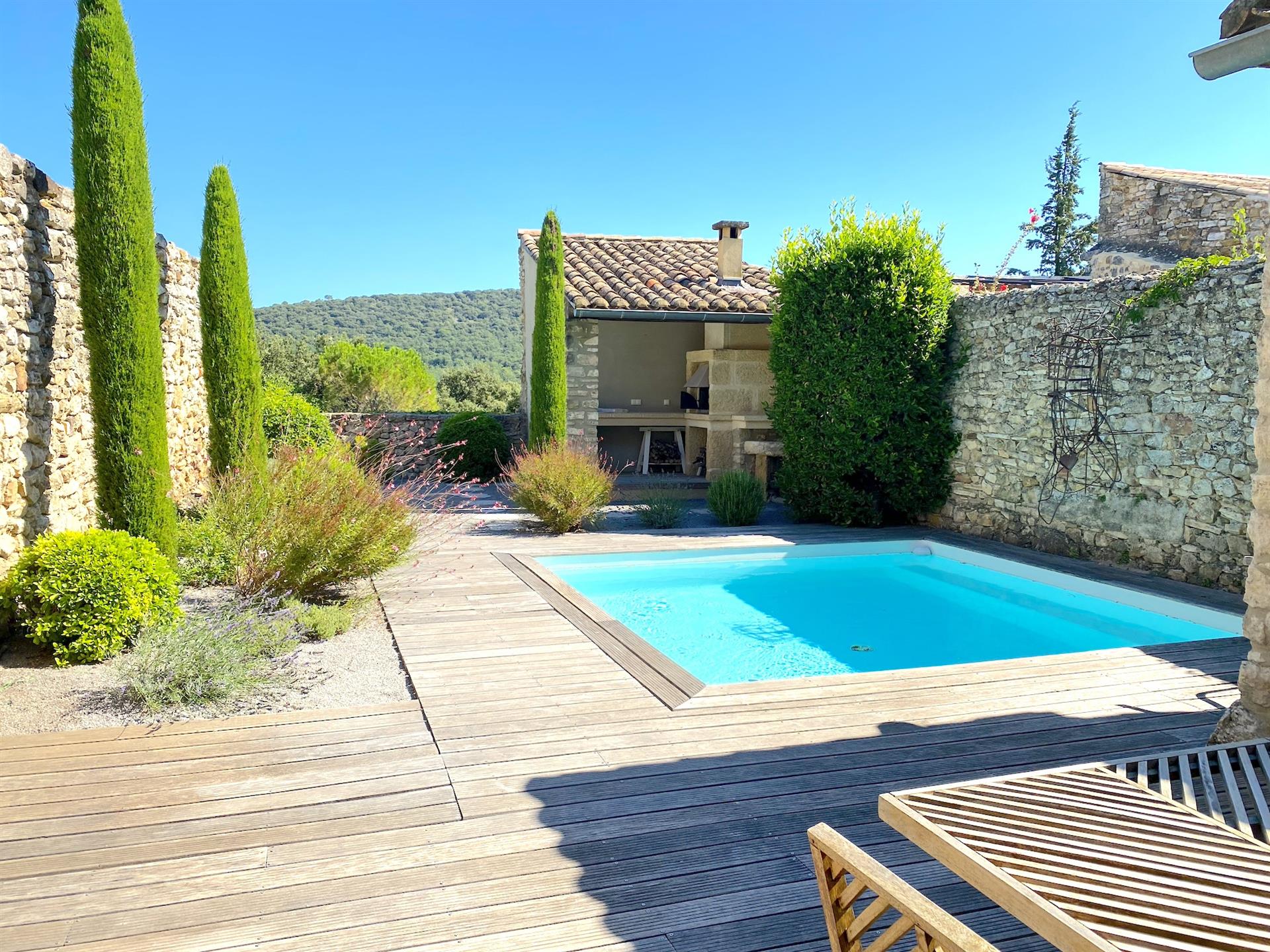 Character house with pond and views - In a medieval village perched north of Uzès.