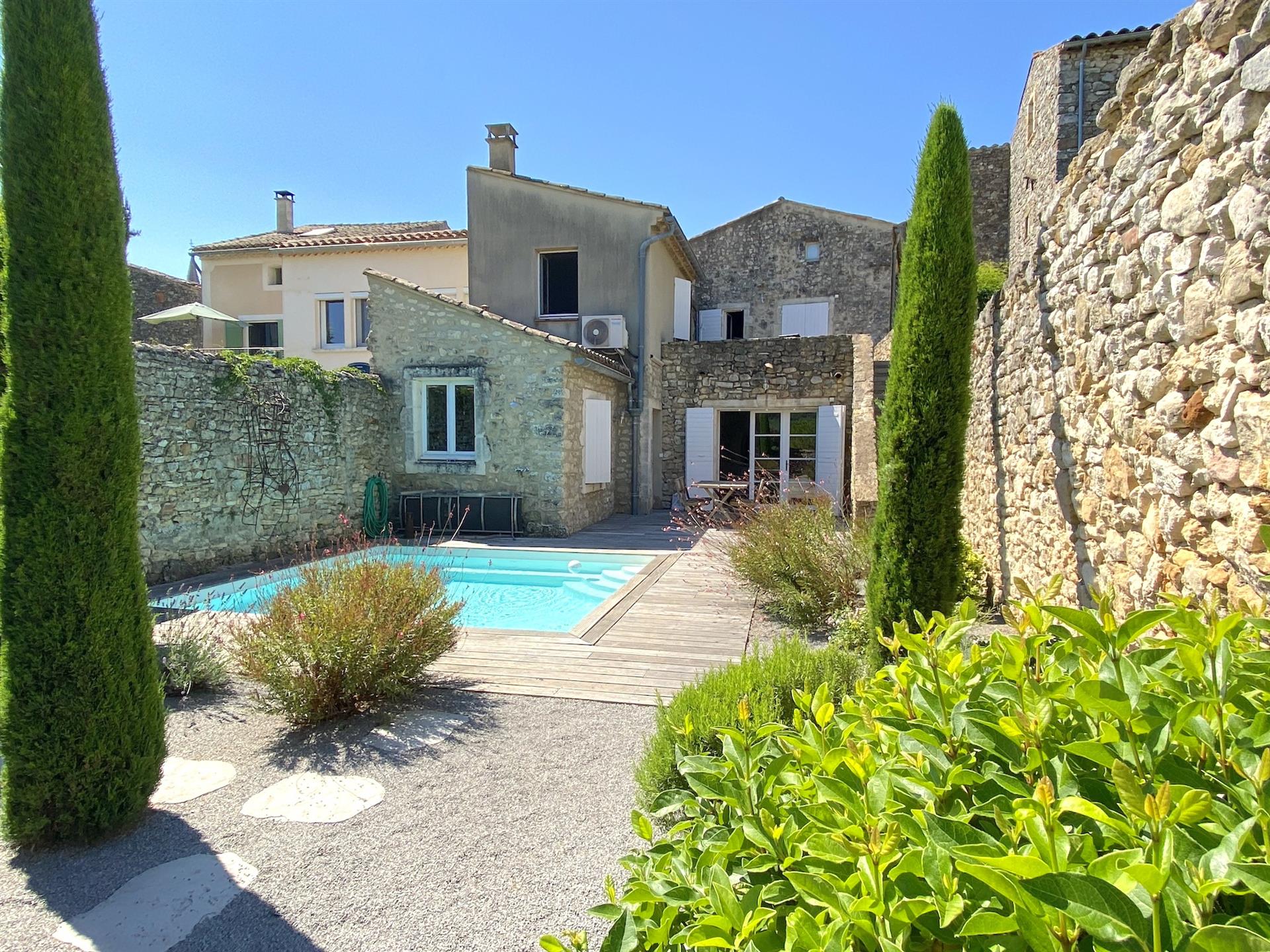 Character house with pond and views - In a medieval village perched north of Uzès.