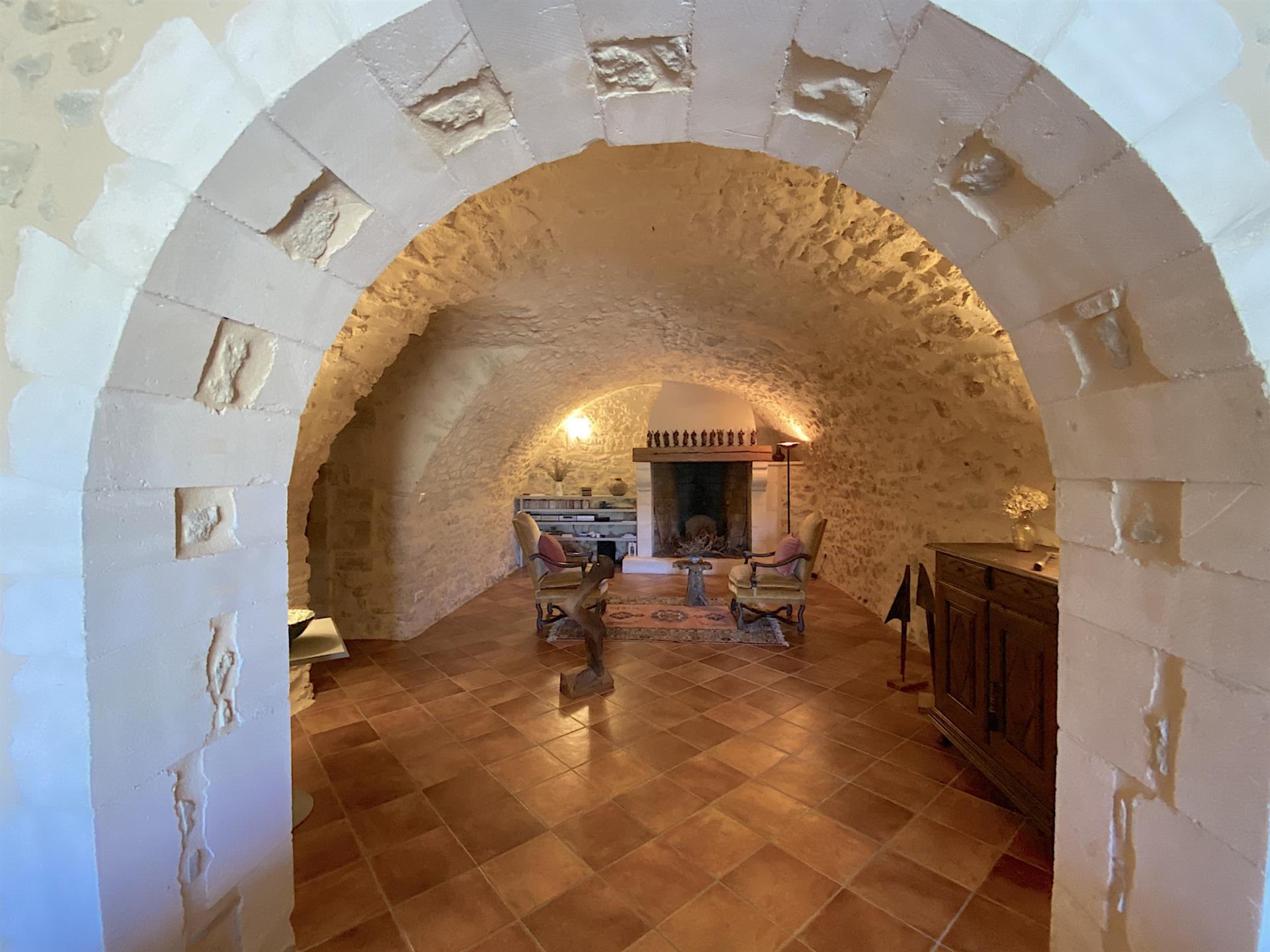 Character house with pond and views - In a medieval village perched north of Uzès.