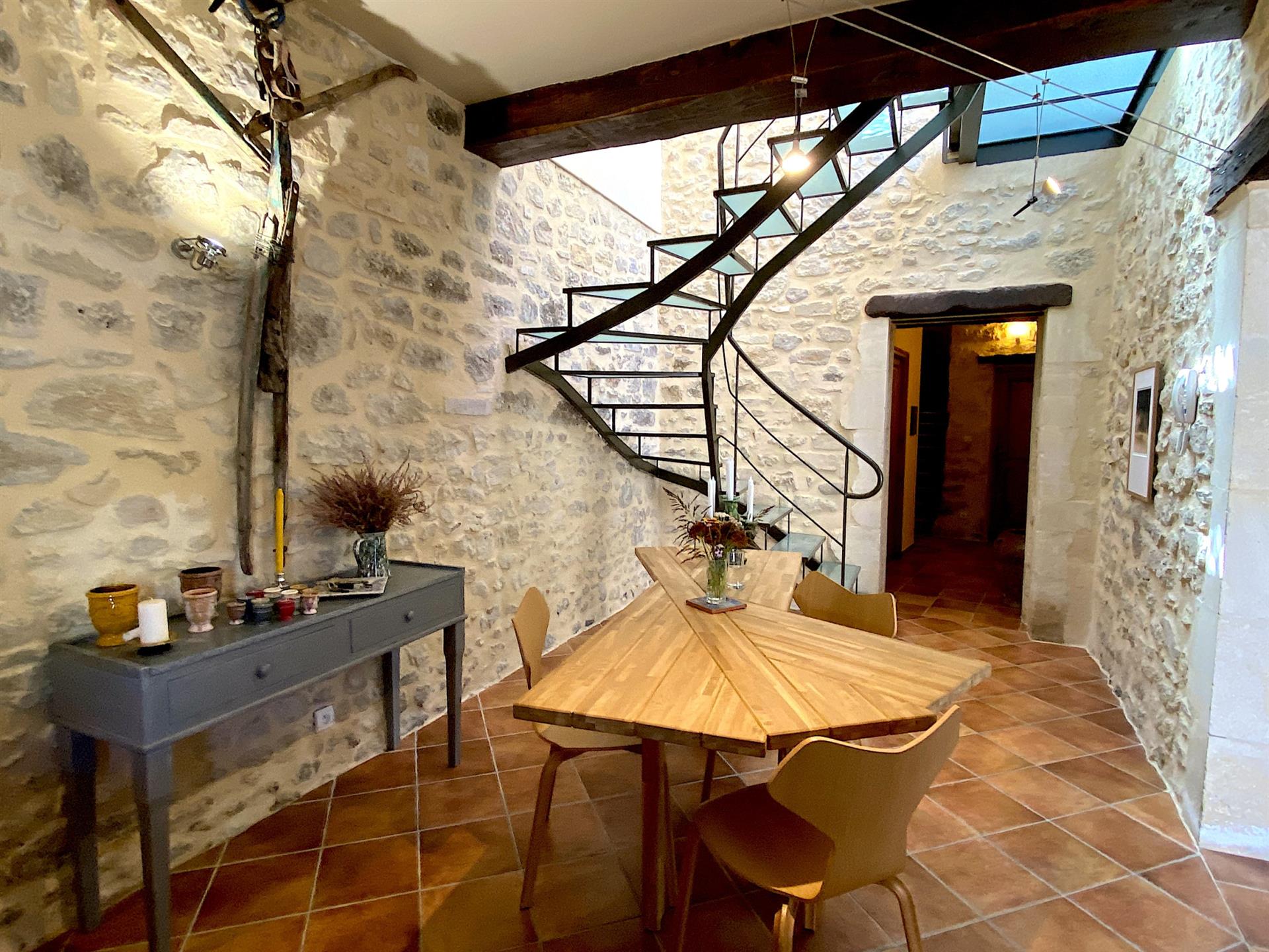 Character house with pond and views - In a medieval village perched north of Uzès.