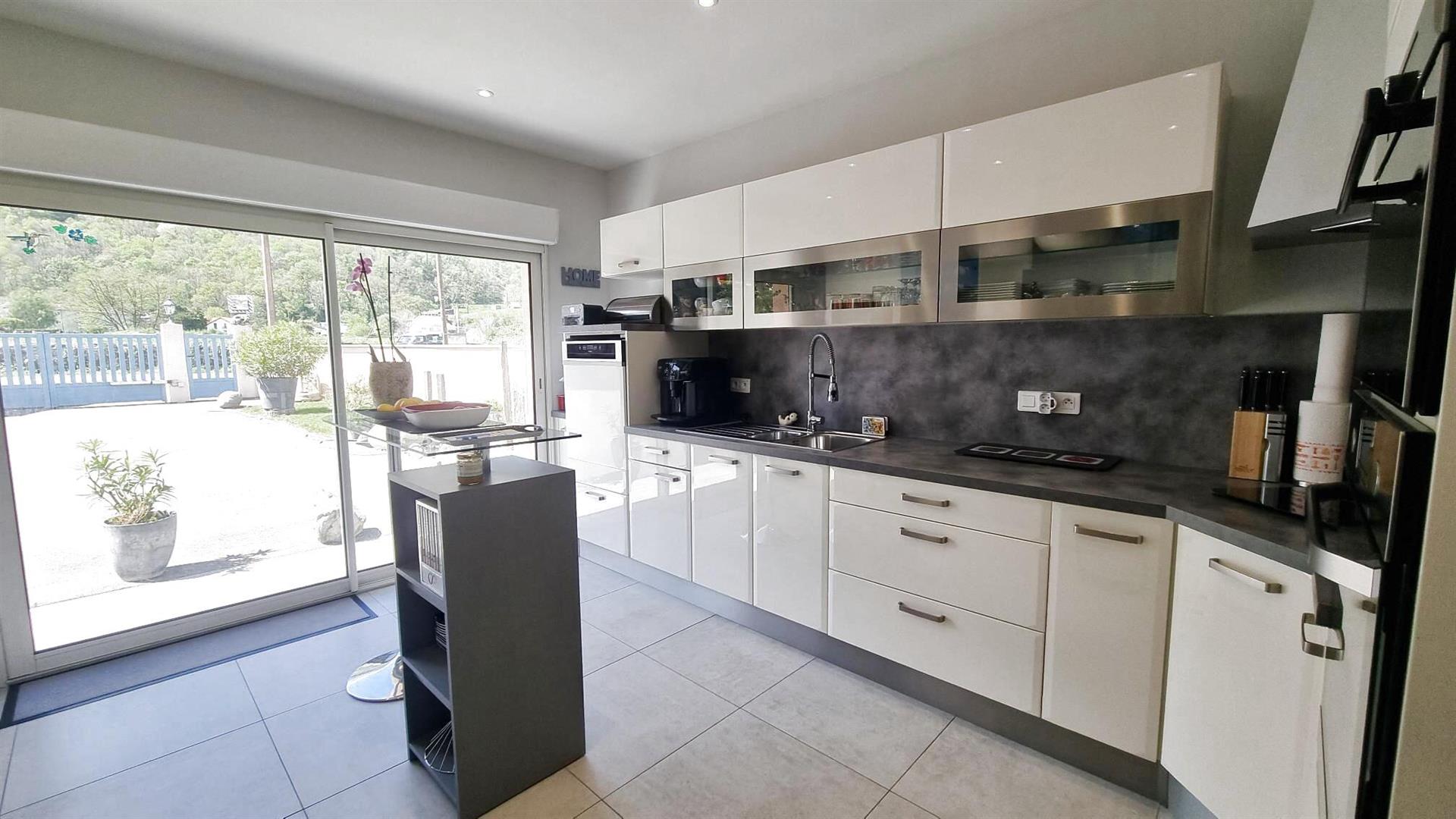 Gaves Valley Recent House Of 196 m2