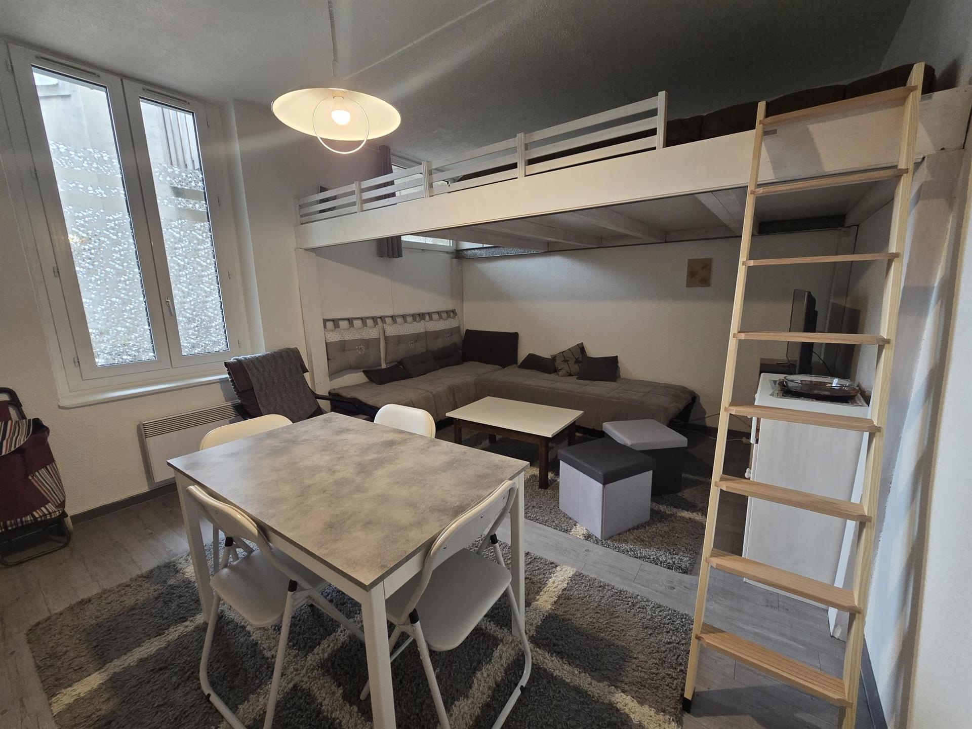 Charming 25 m2 mezzanine studio in the heart of Cauterets
