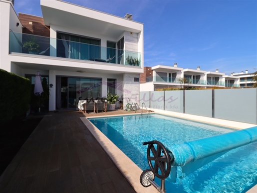 Moradia T3 com piscina privada para venda em Correeia, Albufeira