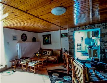 דירה דו-מפלסית מרוהטת 104 מ"ר בכפר חציס, מסניה, שופץ בשנת 2010.