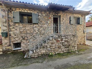 130Τμ. Παραδοσιακό πέτρινο σπίτι στο Κακόρεμα Μεσσηνίας - Χράνοι 