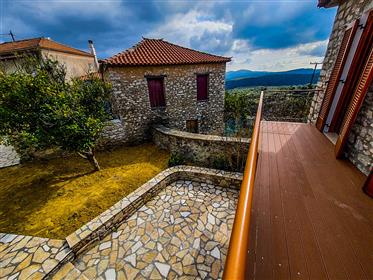 Całkowicie odnowiony kamienny dom w Andriani - Agios Andreas