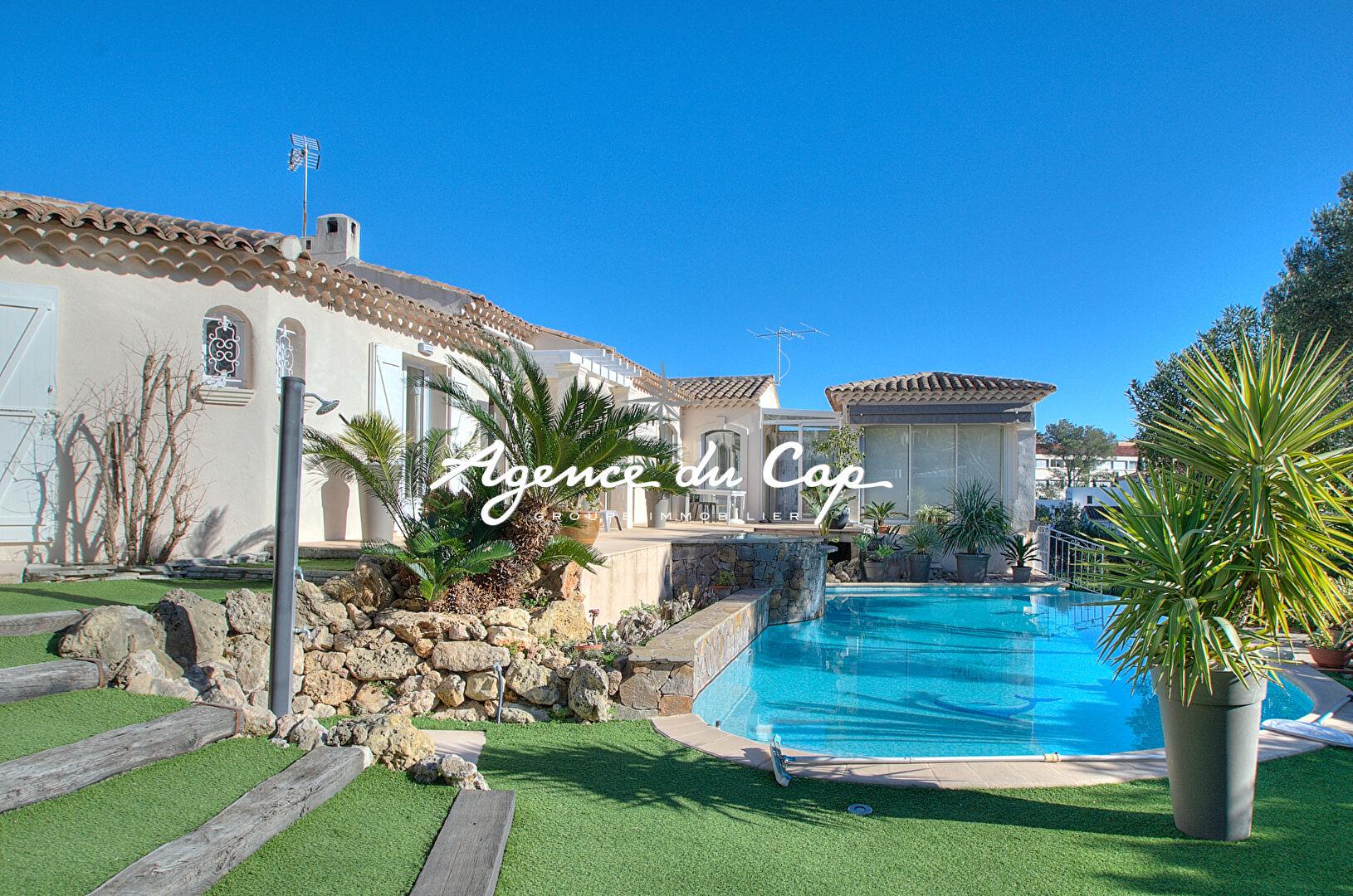 Single-Story Villa In A Quiet Location And Within Walking Distance Of The Center And Sea Of Saint Ay