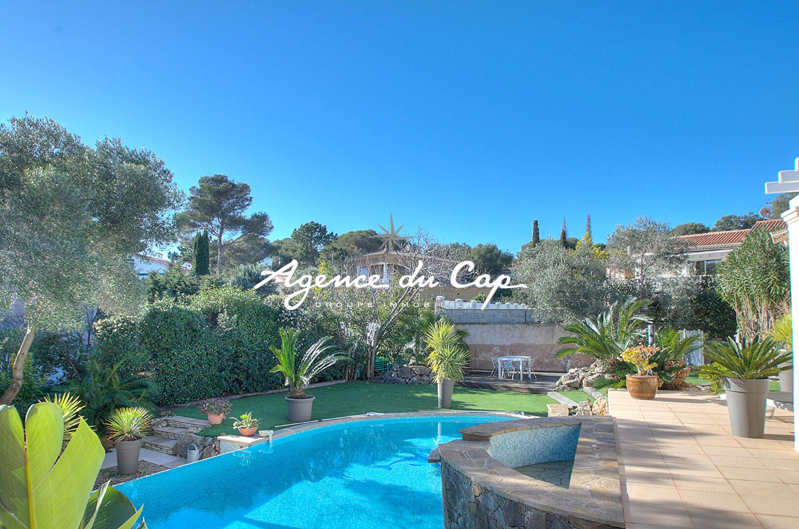 Single-Story Villa In A Quiet Location And Within Walking Distance Of The Center And Sea Of Saint Ay