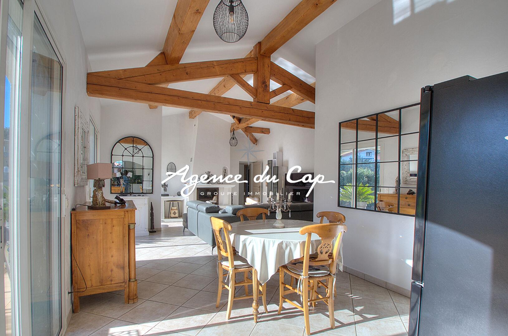 Single-Story Villa In A Quiet Location And Within Walking Distance Of The Center And Sea Of Saint Ay
