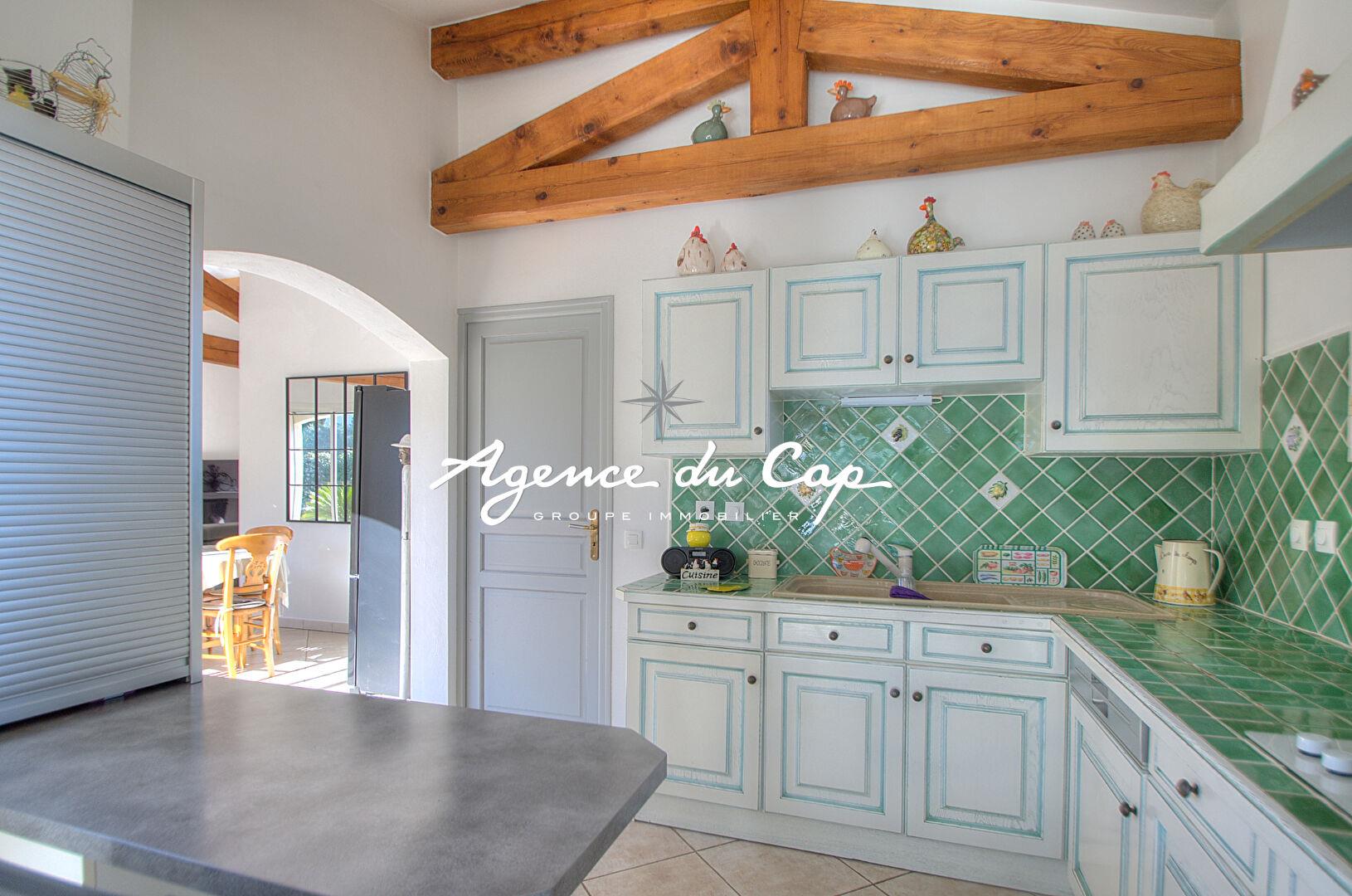 Single-Story Villa In A Quiet Location And Within Walking Distance Of The Center And Sea Of Saint Ay