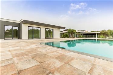 Villa de luxe avec jardin, piscine d’eau salée, jacuzzi à 5 minutes d’Ericeira