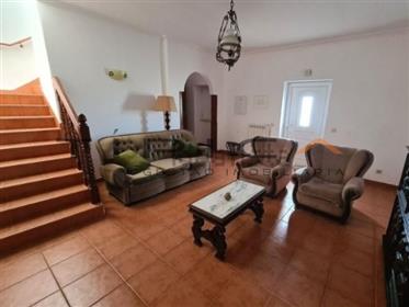 Villa with terrace, just a few minutes from Óbidos: An opportunity not to be missed