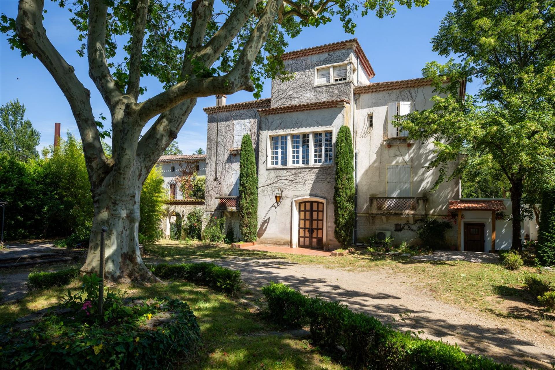 Unique estate: 4 houses, manor, mill, river and high-end love-room