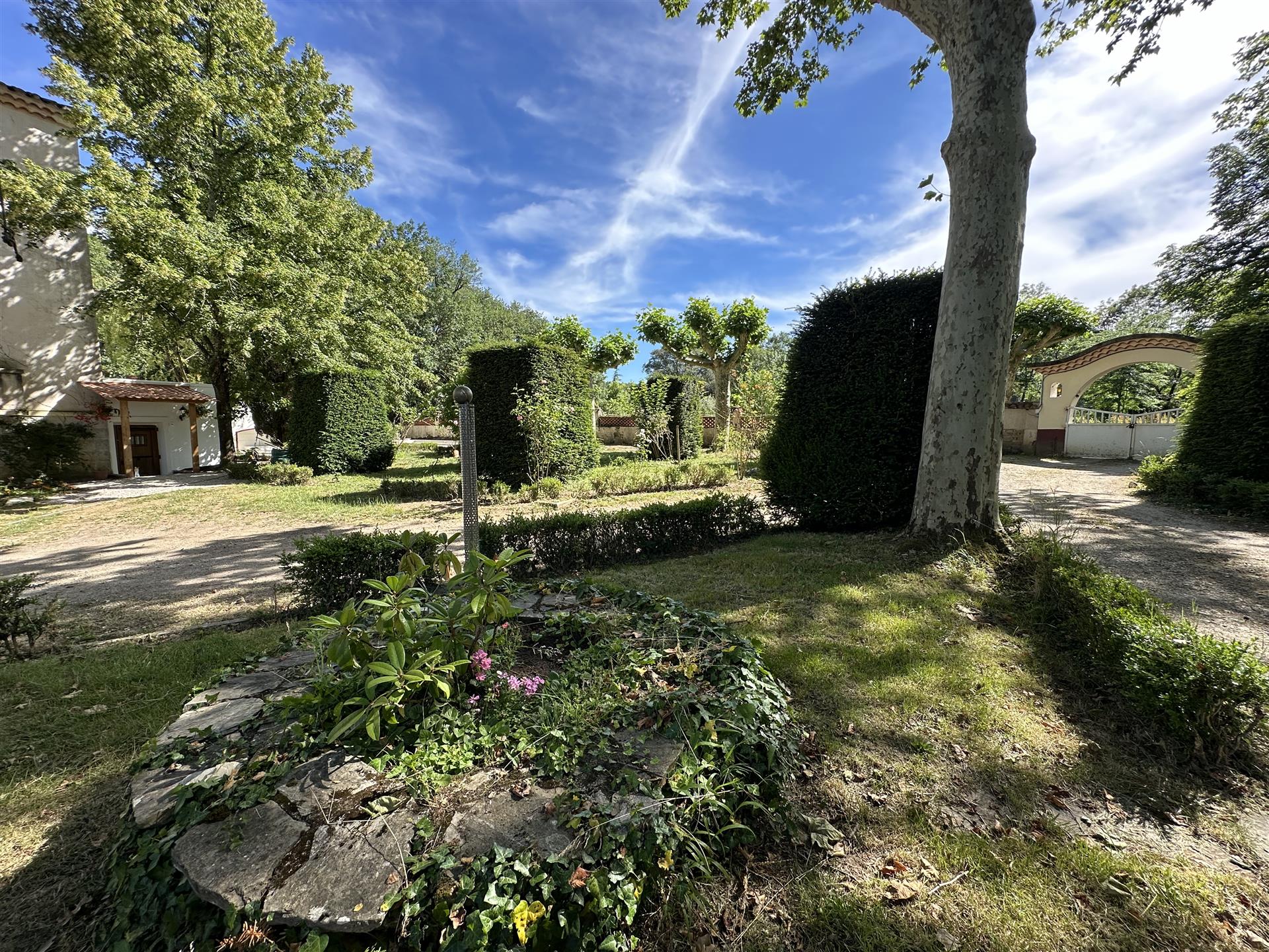 Unique estate: 4 houses, manor, mill, river and high-end love-room