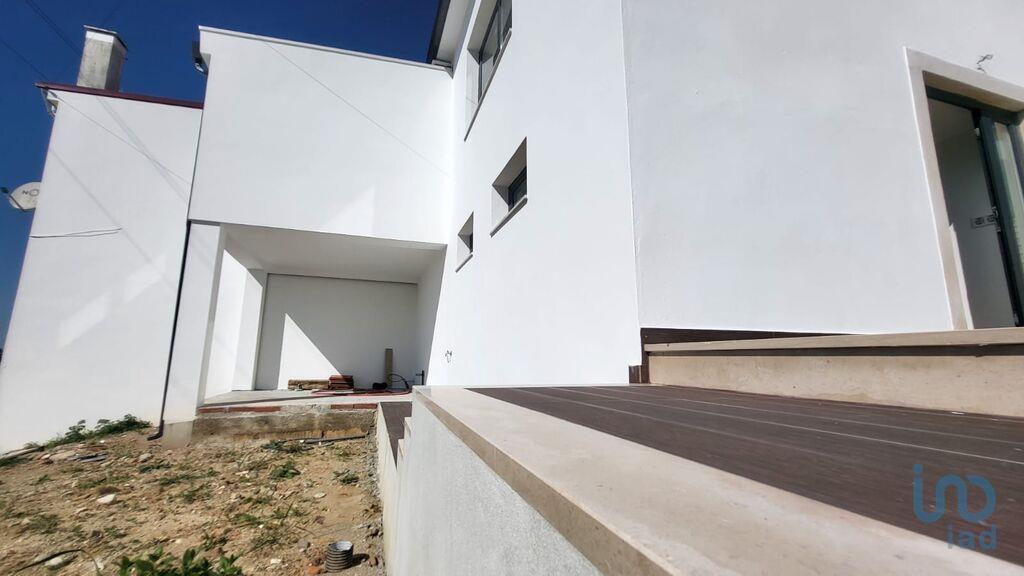 Home / Villa with 3 Rooms in Porto de Mós - São João Baptista e São Pedro with 123,00 m²