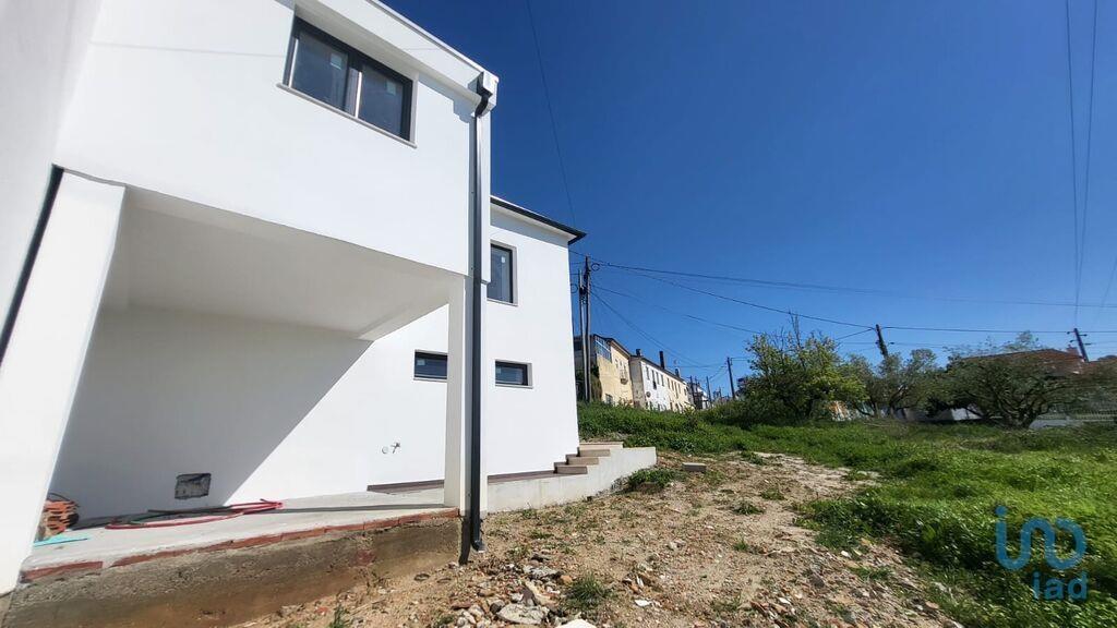 Home / Villa with 3 Rooms in Porto de Mós - São João Baptista e São Pedro with 123,00 m²