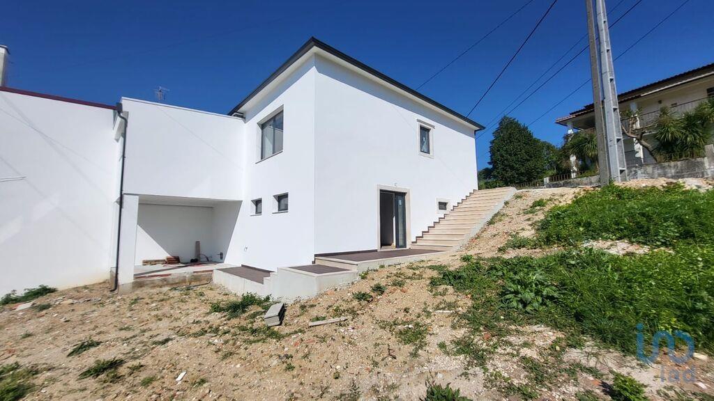 Home / Villa with 3 Rooms in Porto de Mós - São João Baptista e São Pedro with 123,00 m²