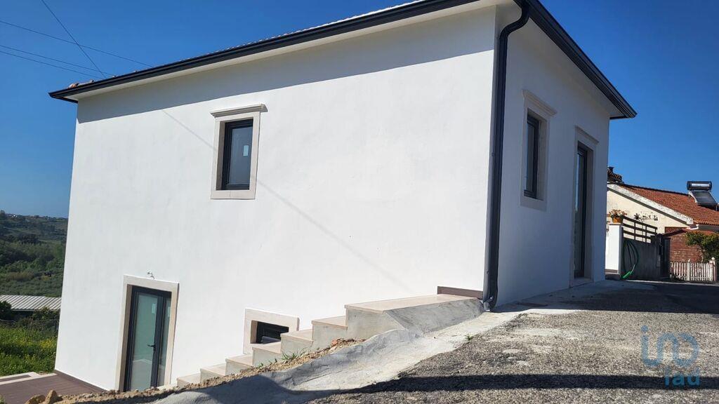 Home / Villa with 3 Rooms in Porto de Mós - São João Baptista e São Pedro with 123,00 m²