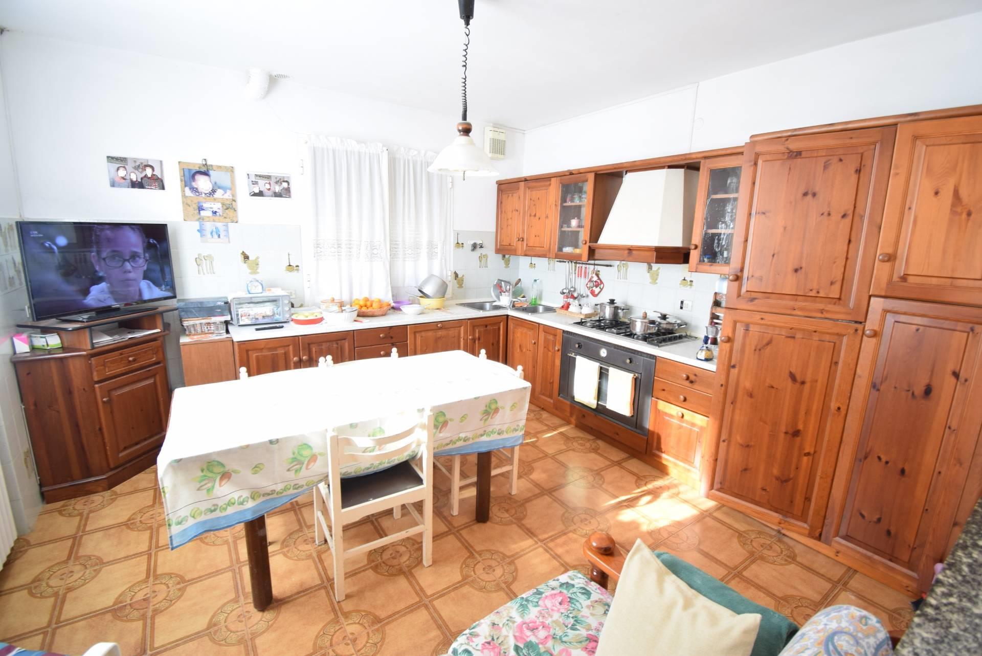 Apartment 100 m2 in Diano Castello