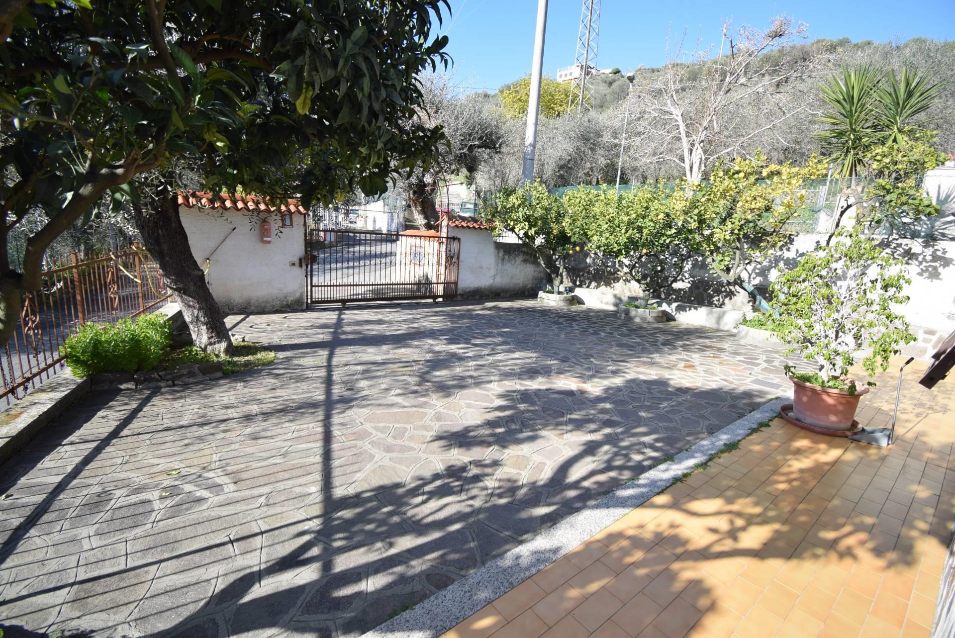 Apartment 100 m2 in Diano Castello