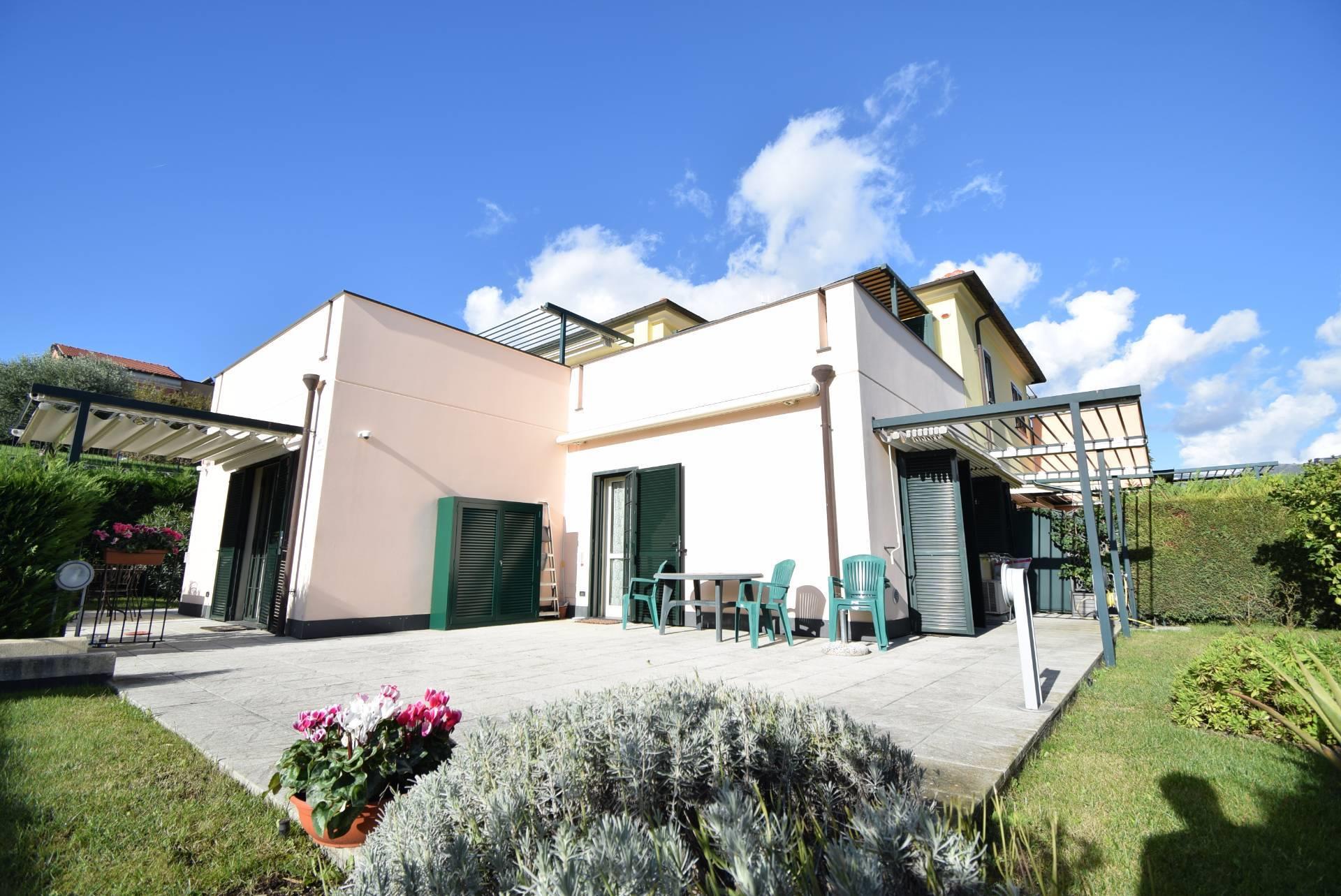 Apartment 70 m2 in Diano Castello