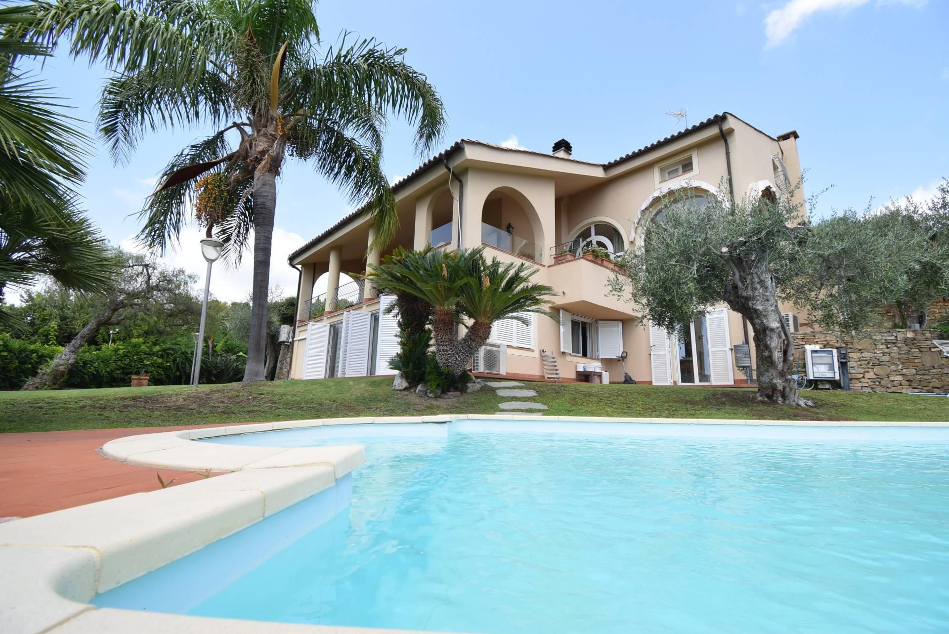 Villa for sale in Diano Marina